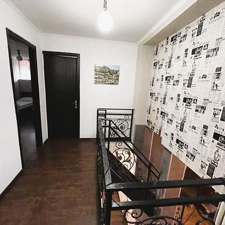 טביליסי Georgian Guest House On Asatiani מראה חיצוני תמונה
