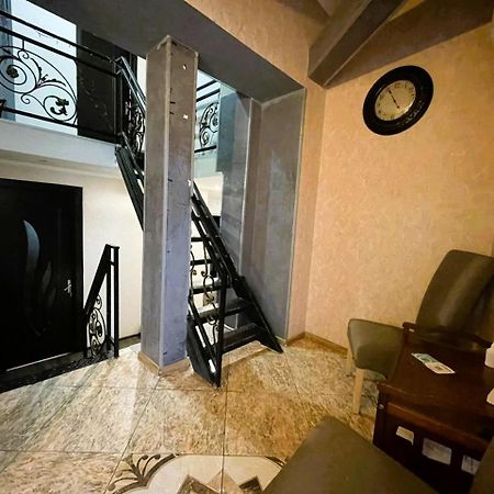 טביליסי Georgian Guest House On Asatiani מראה חיצוני תמונה
