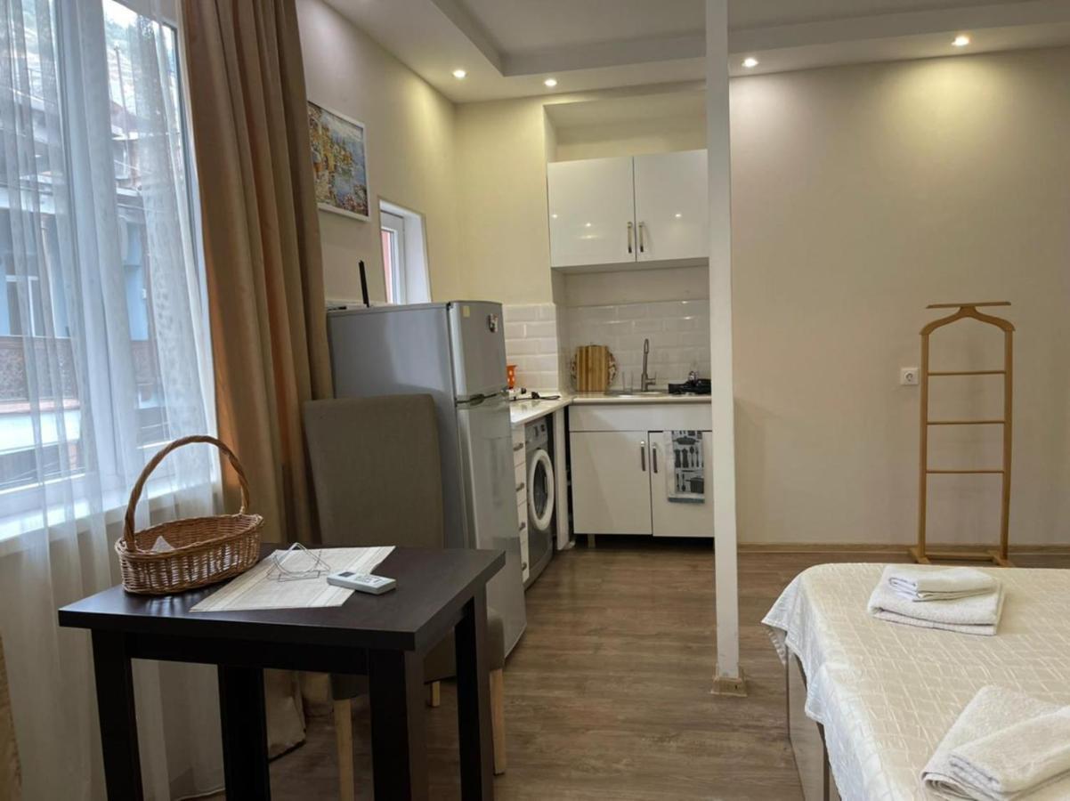 טביליסי Georgian Guest House On Asatiani מראה חיצוני תמונה