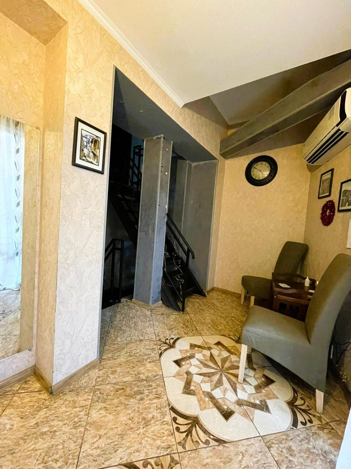 טביליסי Georgian Guest House On Asatiani מראה חיצוני תמונה