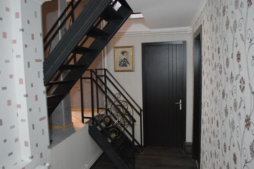 טביליסי Georgian Guest House On Asatiani מראה חיצוני תמונה