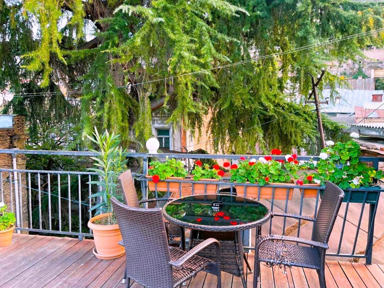 טביליסי Georgian Guest House On Asatiani מראה חיצוני תמונה